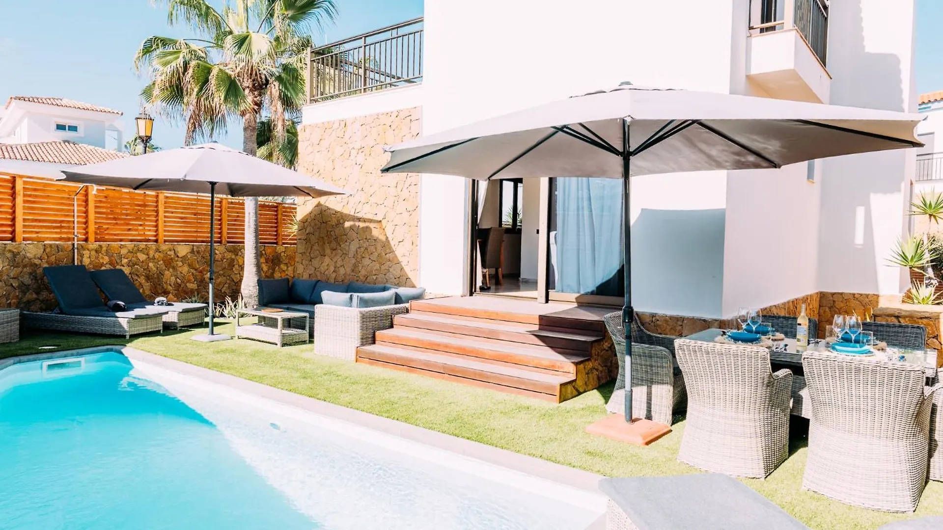 Villa Paradise Beach House: Piscina Privada, Playa 100M Corralejo